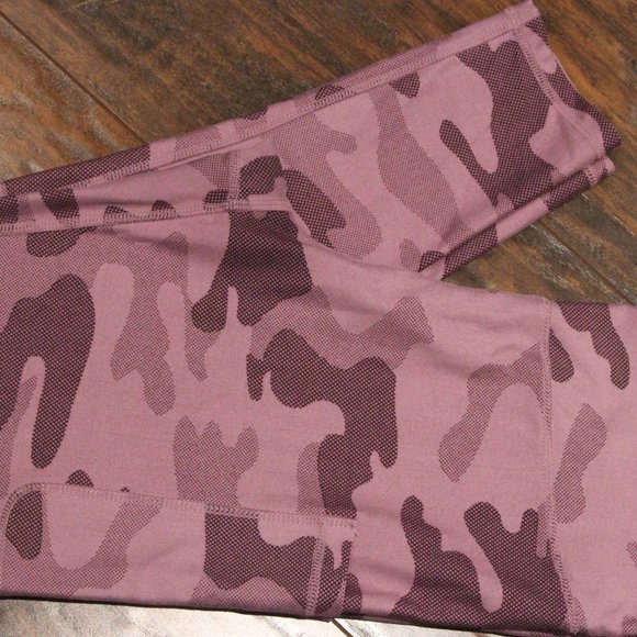 2/$20 🏷 ACX Pink Camo Leggings Size M - Picture 4 of 4